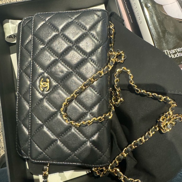 Chanel classic wallet on chain with gold hardware - Picture 2 of 10